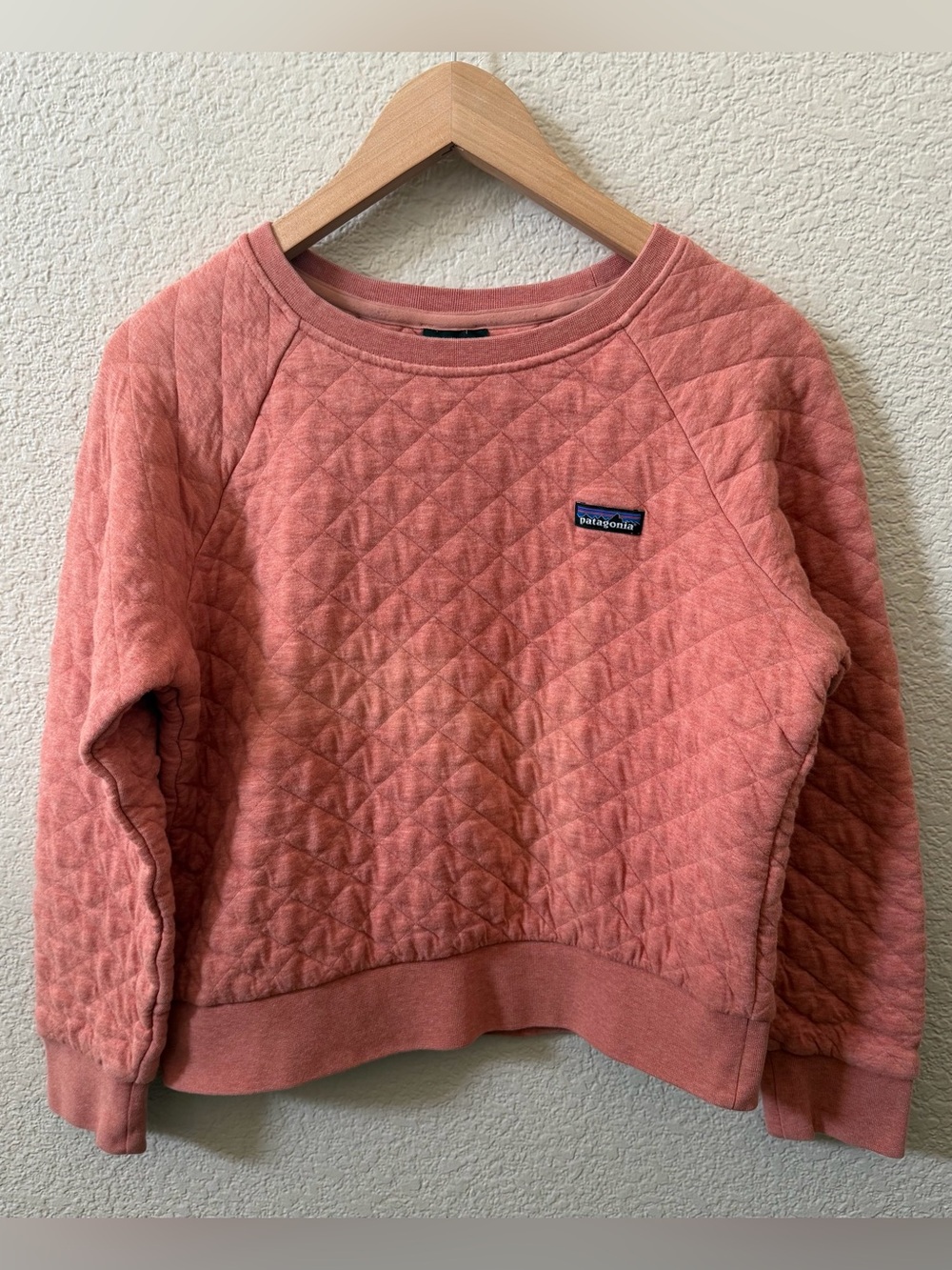 Patagonia Women's Medium Organic Cotton Quilt Crew Sweatshirt Peach Coral -flaw